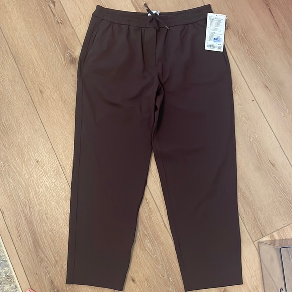 NWT lululemon tapered leg mid rise 7/8 pant Luxtreme L - Picture 1 of 4